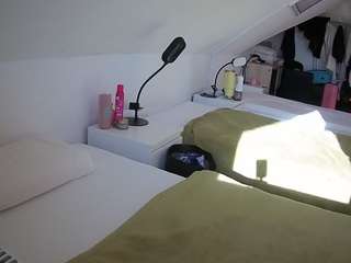 voyeurcam-julmodels-bed-4