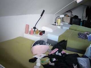 voyeurcam-julmodels-bed-4