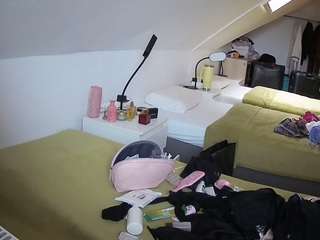 voyeurcam-julmodels-bed-4