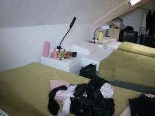 voyeurcam-julmodels-bed-4