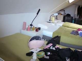voyeurcam-julmodels-bed-4