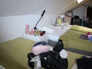 voyeurcam-julmodels-bed-4
