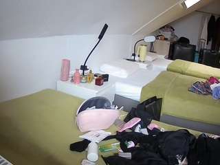 voyeurcam-julmodels-bed-4