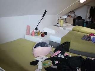 voyeurcam-julmodels-bed-4