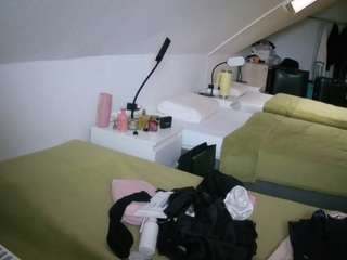 voyeurcam-julmodels-bed-4