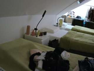 voyeurcam-julmodels-bed-4