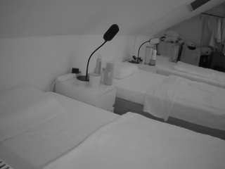 voyeurcam-julmodels-bed-4