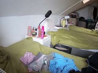 voyeurcam-julmodels-bed-4