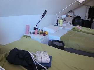 voyeurcam-julmodels-bed-4
