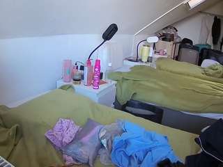 voyeurcam-julmodels-bed-4