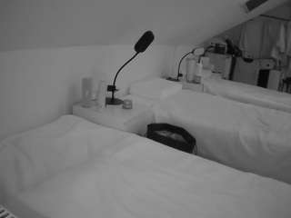 voyeurcam-julmodels-bed-4