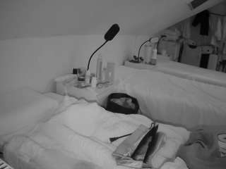 voyeurcam-julmodels-bed-4