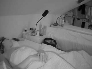 voyeurcam-julmodels-bed-4