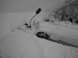 voyeurcam-julmodels-bed-4