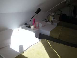voyeurcam-julmodels-bed-4