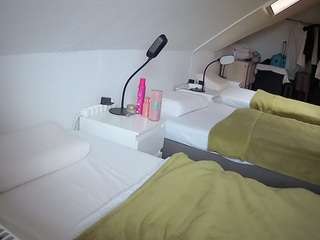 voyeurcam-julmodels-bed-4 camsoda