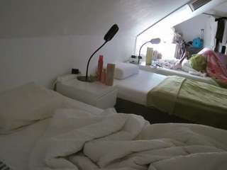 voyeurcam-julmodels-bed-4