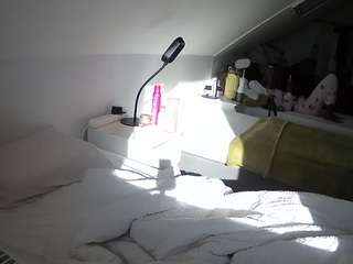voyeurcam-julmodels-bed-4