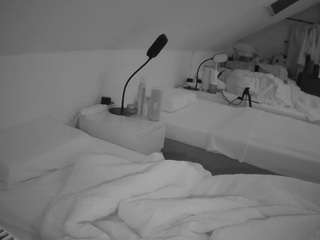 voyeurcam-julmodels-bed-4