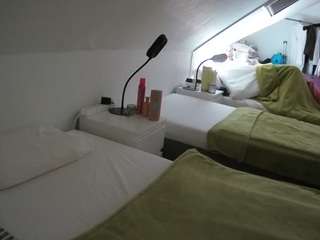 voyeurcam-julmodels-bed-4