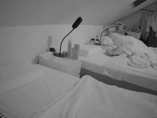 voyeurcam-julmodels-bed-4