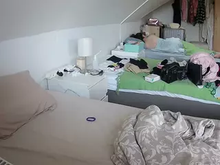 Julmodels Bedroom-D4's Live Sex Cam Show