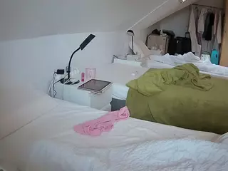 Julmodels Bedroom-D4's Live Sex Cam Show