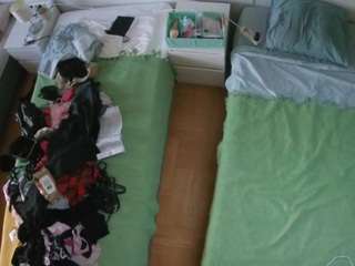 camsoda voyeurcam-julmodels-bed-5