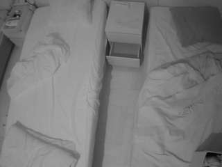 voyeurcam-julmodels-bed-5 camsoda Camtocan 