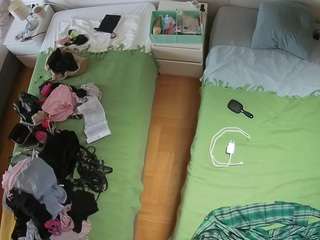 camsoda voyeurcam-julmodels-bed-5