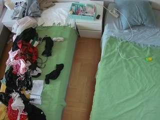 Cam Model Sites camsoda voyeurcam-julmodels-bed-5