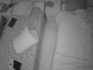 Voyeur Live House camsoda voyeurcam-julmodels-bed-5