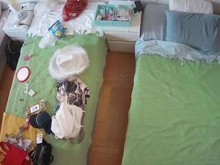 Voyour House camsoda voyeurcam-julmodels-bed-5