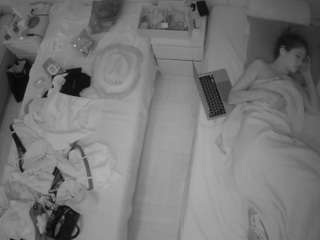 Live Naked Models camsoda voyeurcam-julmodels-bed-5