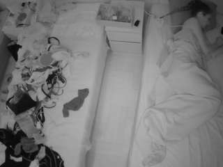 Male Cam Model camsoda voyeurcam-julmodels-bed-5