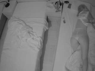 voyeurcam-julmodels-bed-5