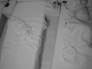 voyeurcam-julmodels-bed-5