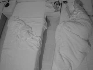 voyeurcam-julmodels-bed-5