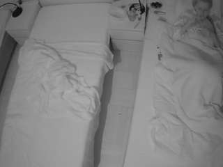 voyeurcam-julmodels-bed-5