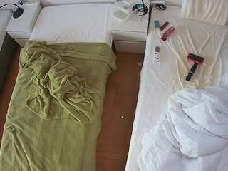 voyeurcam-julmodels-bed-5