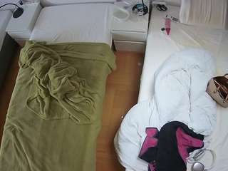 voyeurcam-julmodels-bed-5
