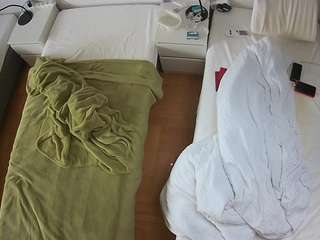 voyeurcam-julmodels-bed-5