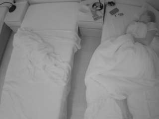 voyeurcam-julmodels-bed-5