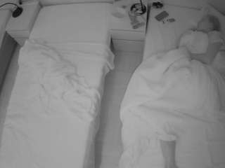 voyeurcam-julmodels-bed-5