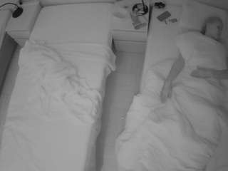 voyeurcam-julmodels-bed-5