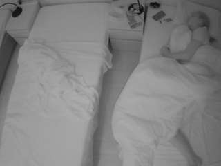 voyeurcam-julmodels-bed-5