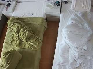 voyeurcam-julmodels-bed-5