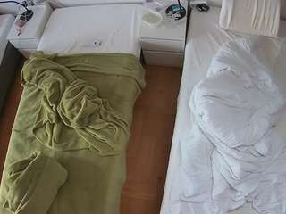 voyeurcam-julmodels-bed-5