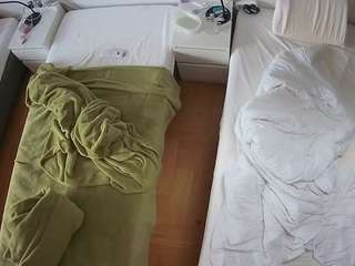 voyeurcam-julmodels-bed-5