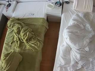 voyeurcam-julmodels-bed-5